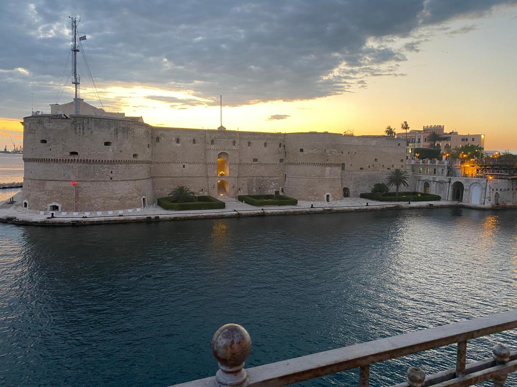 Brezza Marina Apartment Taranto Luaran gambar