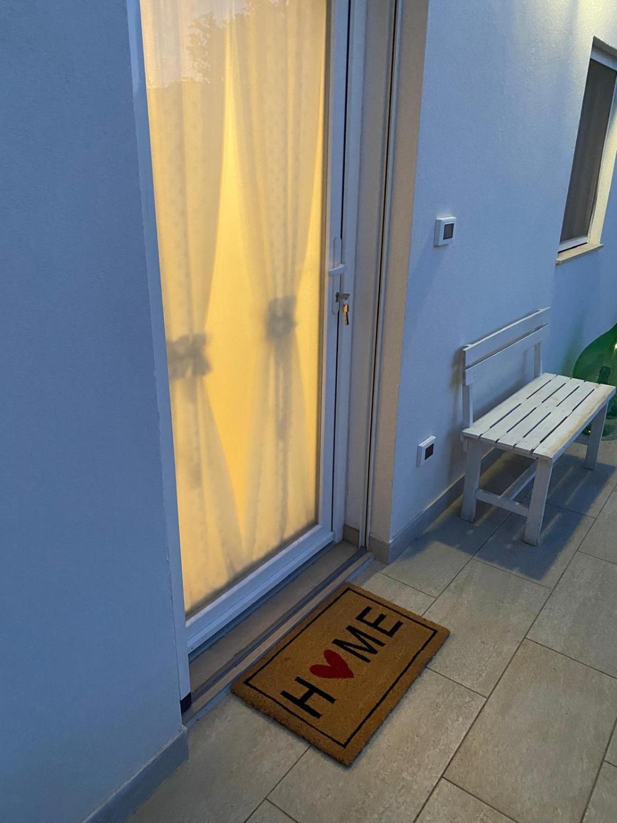 Brezza Marina Apartment Taranto Luaran gambar